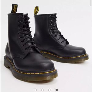 Women’s Size 6 Classic Doc Martens